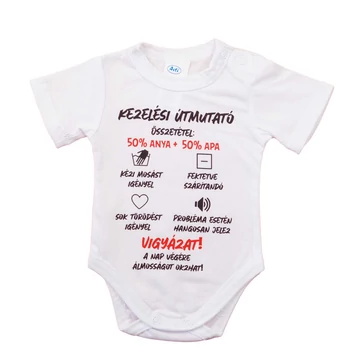Feliratos rövid ujjú baba body