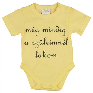 Rövid ujjú "még mindig a szüleimnél lakom" feliratos baba body Rövid ujjú "még mindig a szüleimnél lakom" feliratos baba body