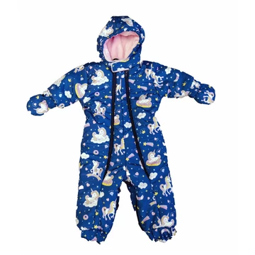 Mintás vízlepergetős, kapucnis bélelt overál kesztyűvel Mintás vízlepergetős, kapucnis bélelt overál kesztyűvel