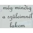 Kép 2/3 - Rövid ujjú "még mindig a szüleimnél lakom" feliratos baba body